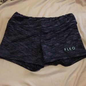Fleo Shorts Black Raspberry